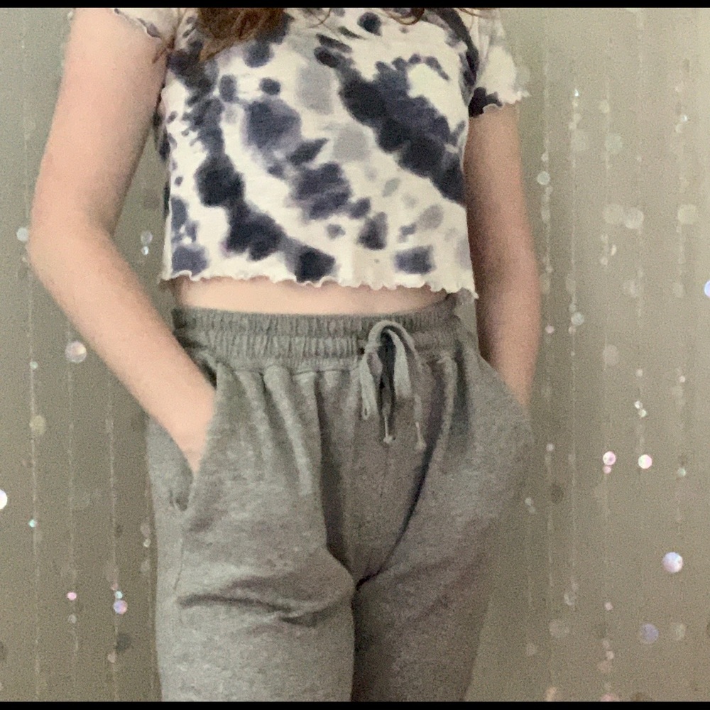 cute gray sweatpants :)